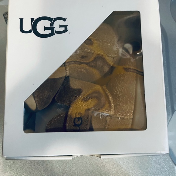 Ugg Infant Boot - Picture 2 of 7